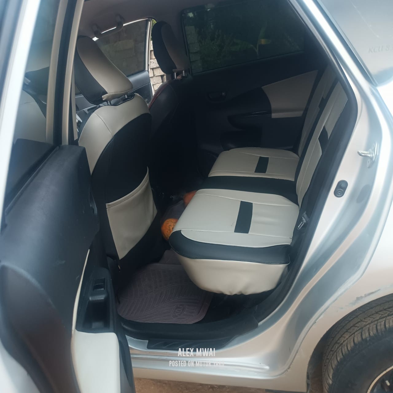 Toyota Ractis 2003 Silver