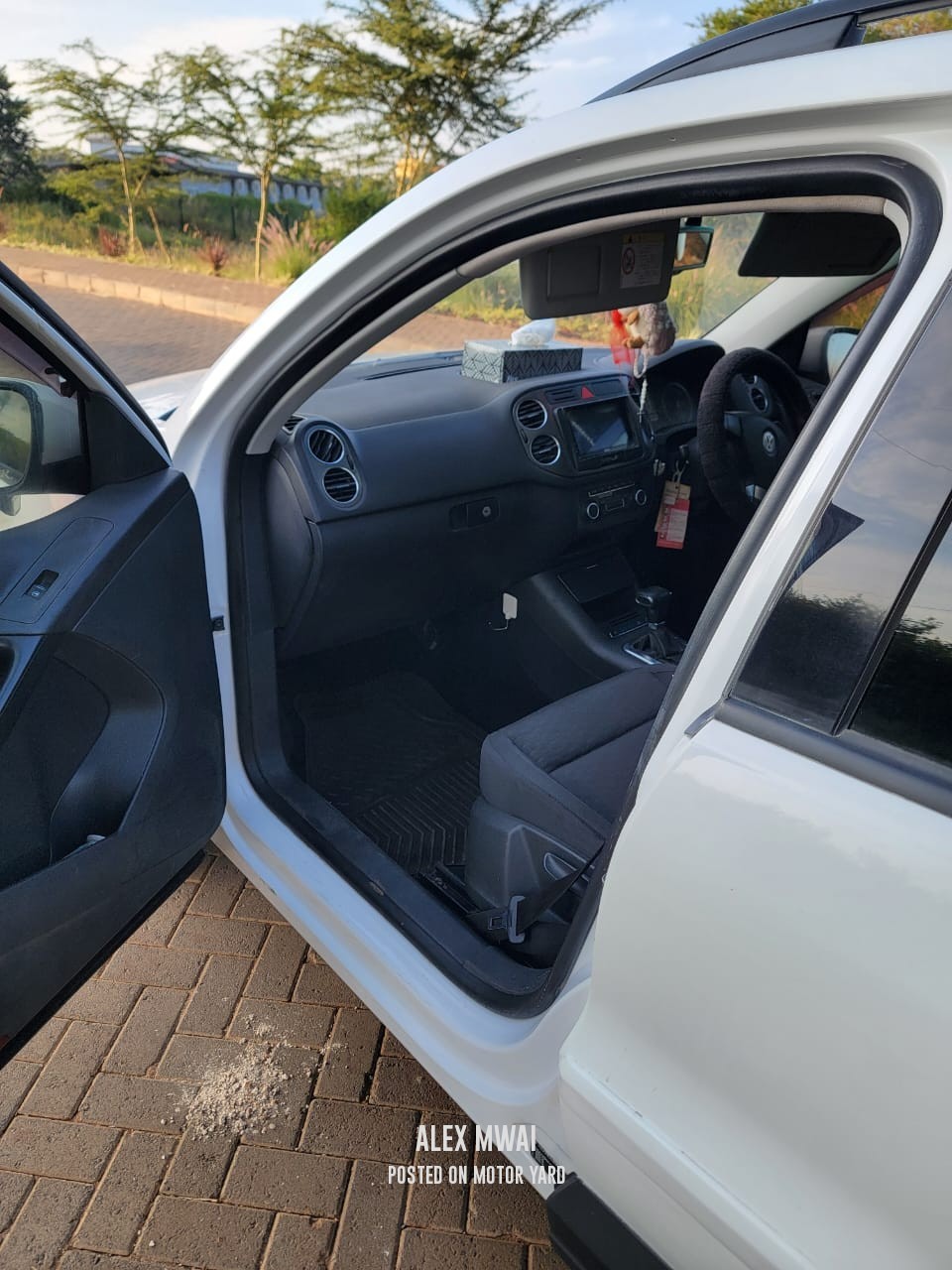 Volkswagen Tiguan 2010 White