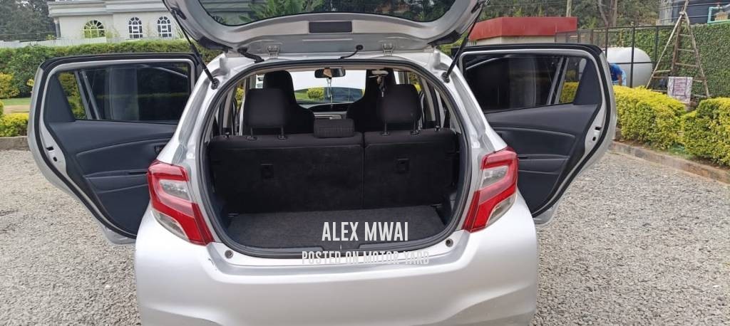 Toyota Vitz 2015 Silver