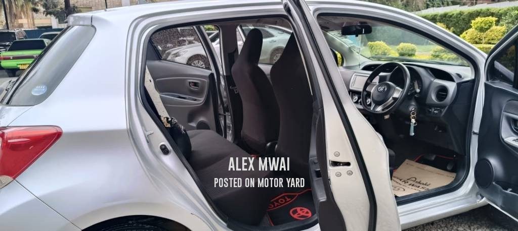 Toyota Vitz 2015 Silver