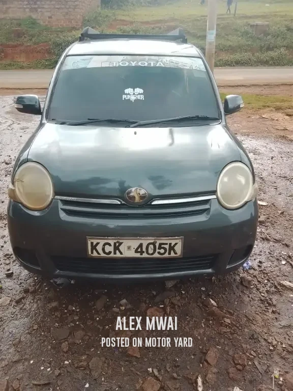 Toyota Sienta 2011 Grey