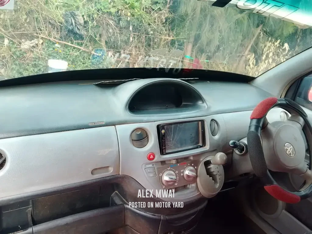 Toyota Sienta 2011 Grey