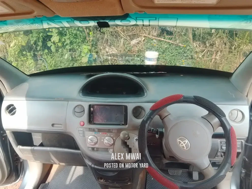 Toyota Sienta 2011 Grey