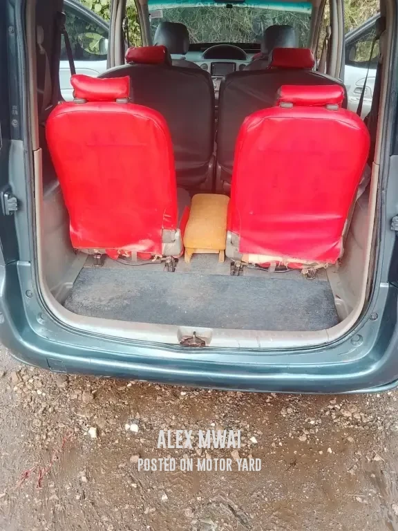 Toyota Sienta 2011 Grey