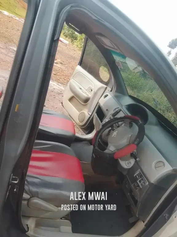 Toyota Sienta 2011 Grey