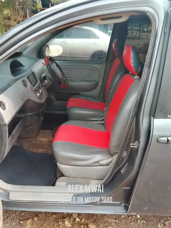 Toyota Sienta 2011 Grey