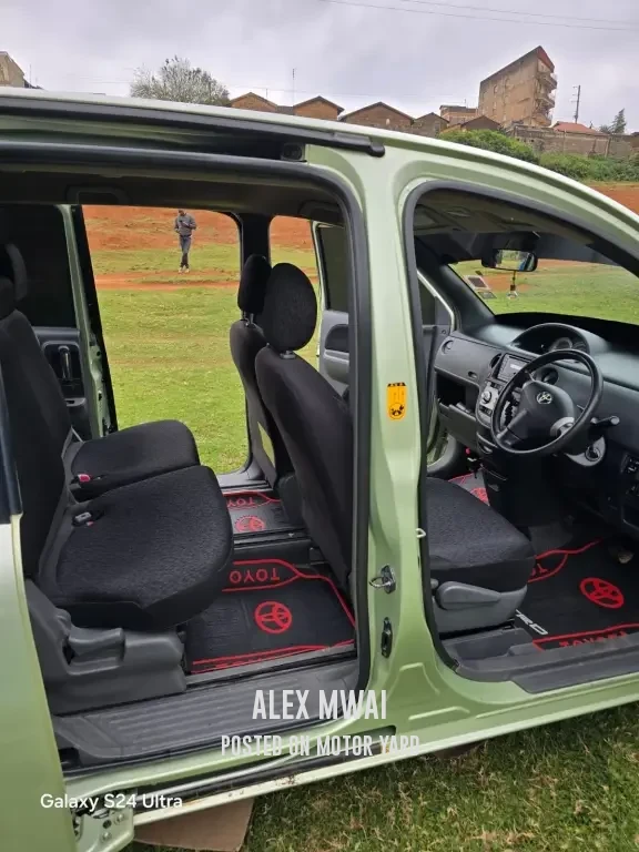 Toyota Sienta 2015 Green