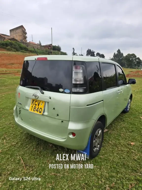 Toyota Sienta 2015 Green