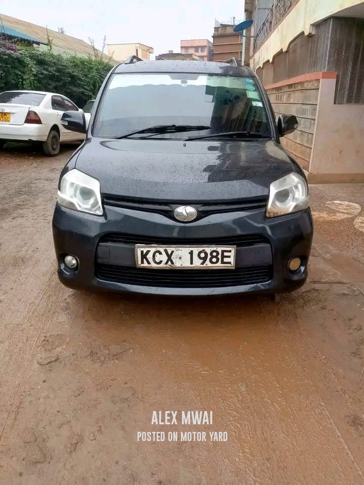 Toyota Sienta 2015 Black