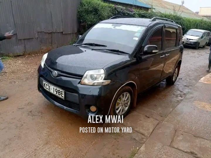 Toyota Sienta 2015 Black
