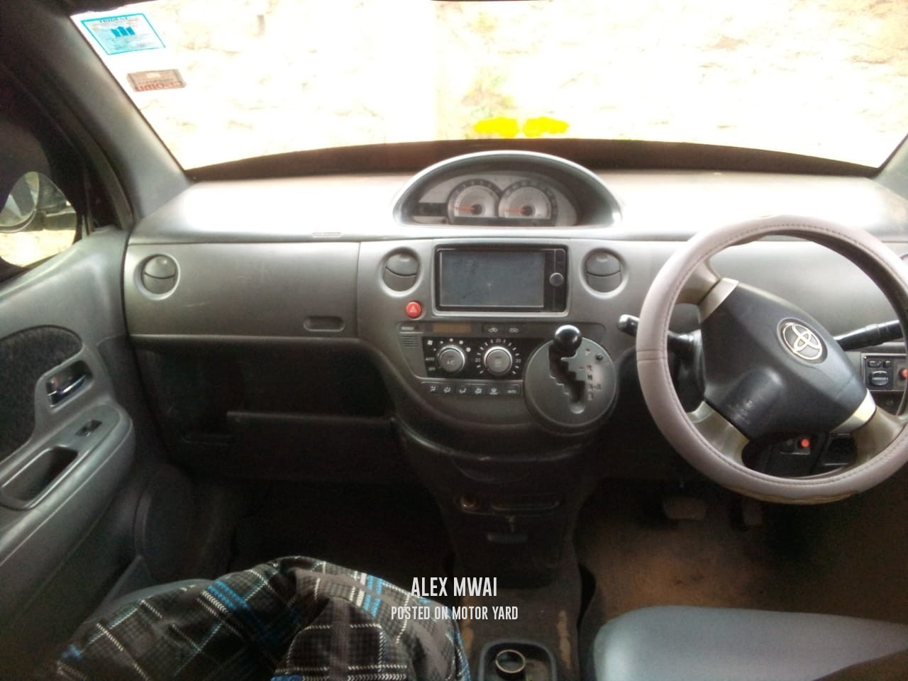 Toyota Sienta 2011 Black