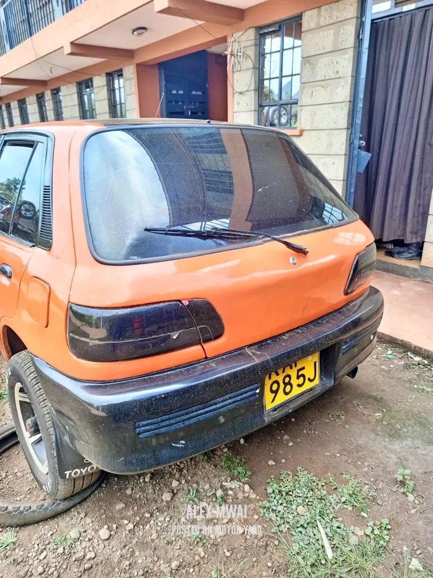 Toyota Starlet 2002 Orange