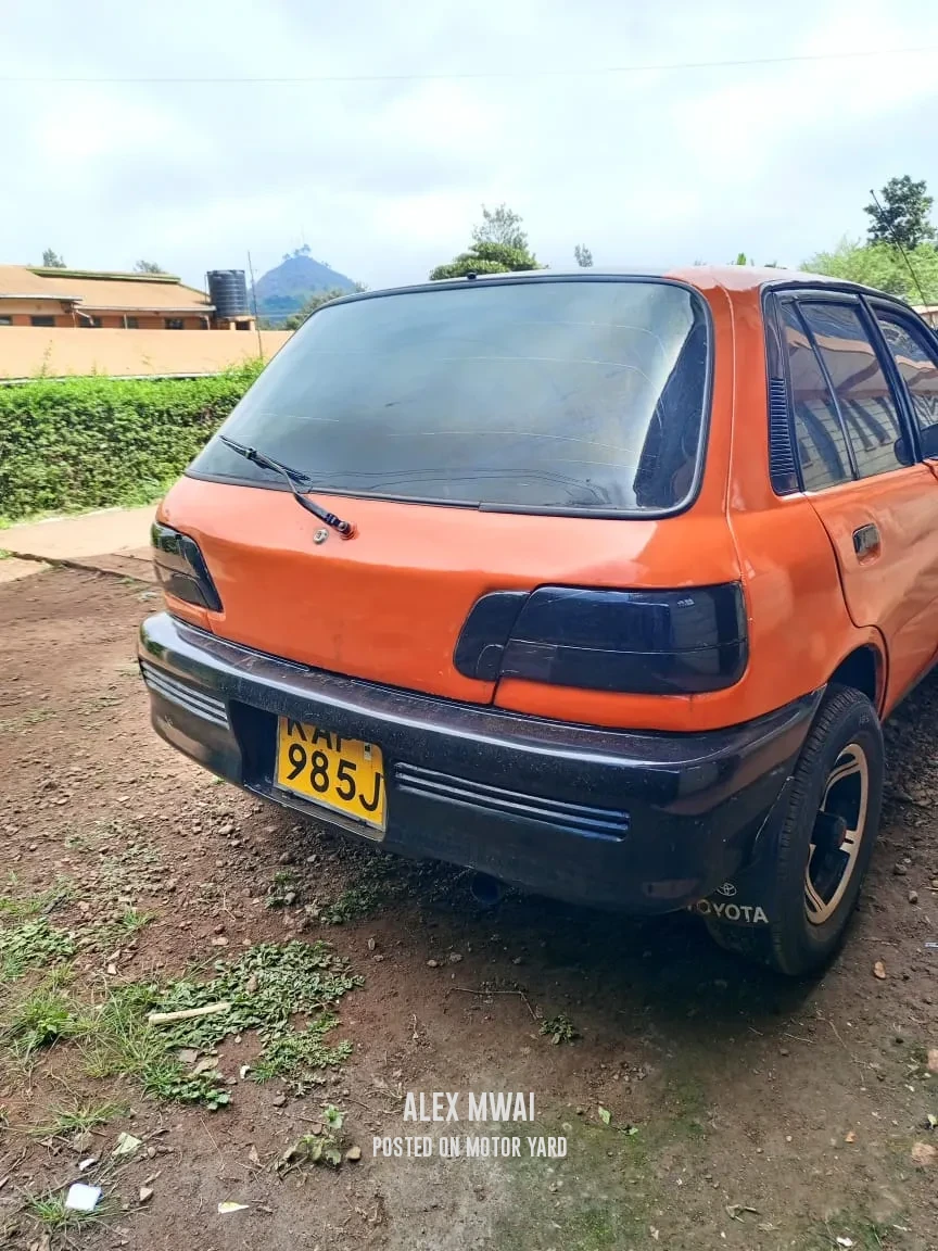 Toyota Starlet 2002 Orange