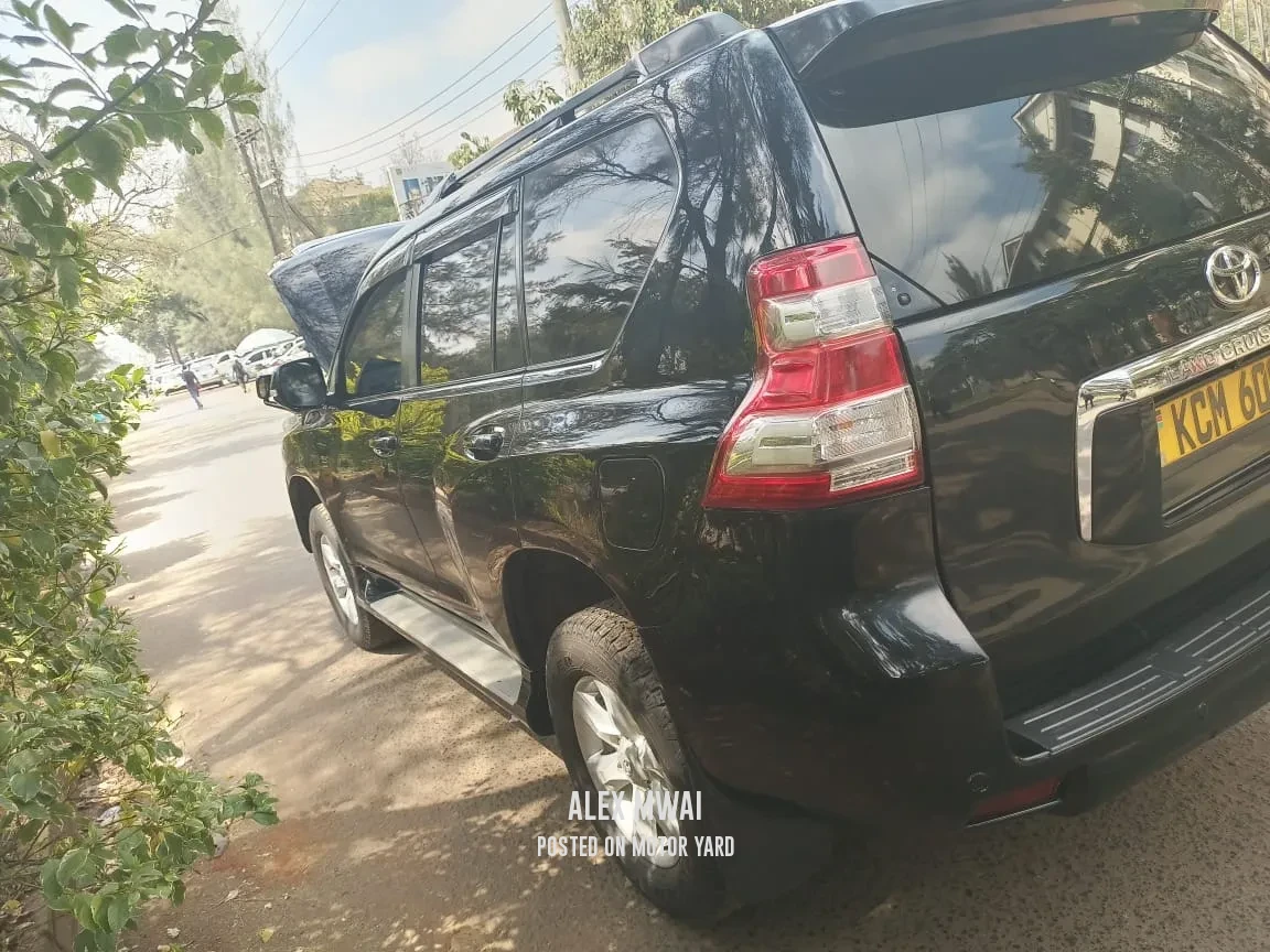 Toyota Land Cruiser Prado J150 2010 Black