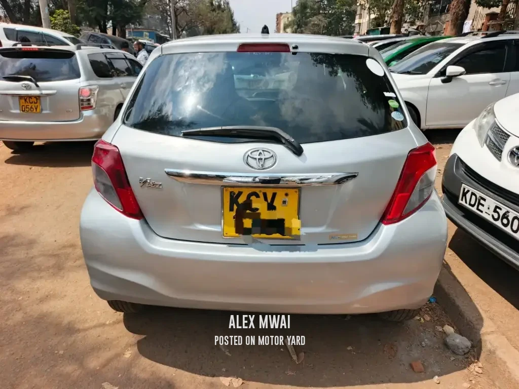 Toyota Vitz 2012 Silver