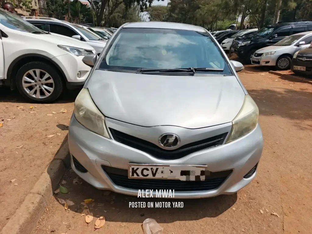 Toyota Vitz 2012 Silver