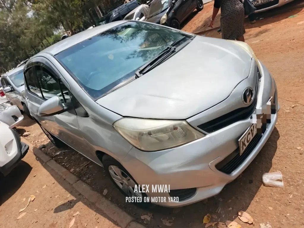 Toyota Vitz 2012 Silver