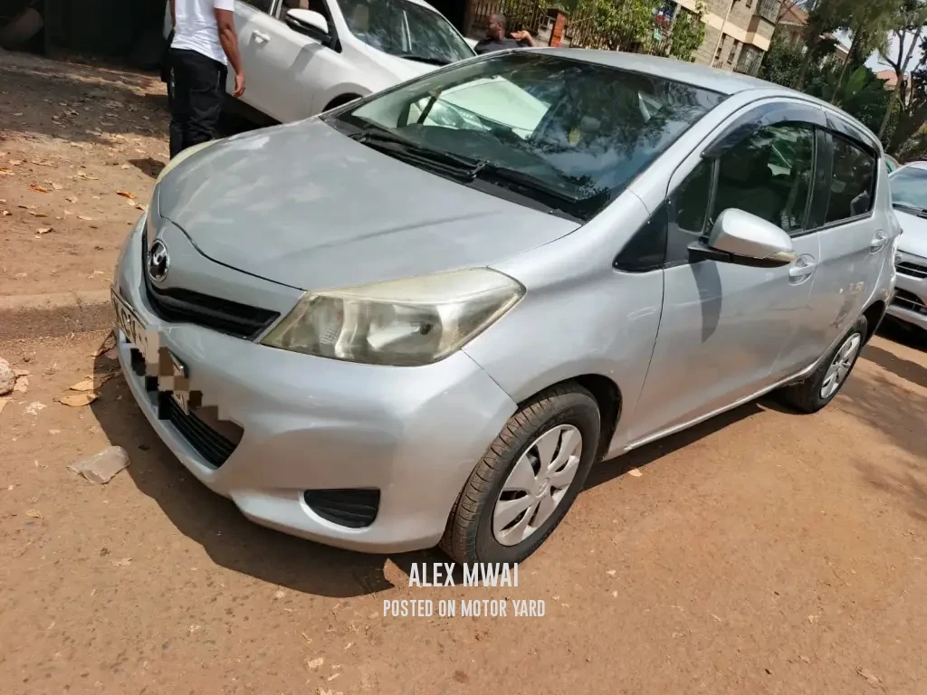 Toyota Vitz 2012 Silver