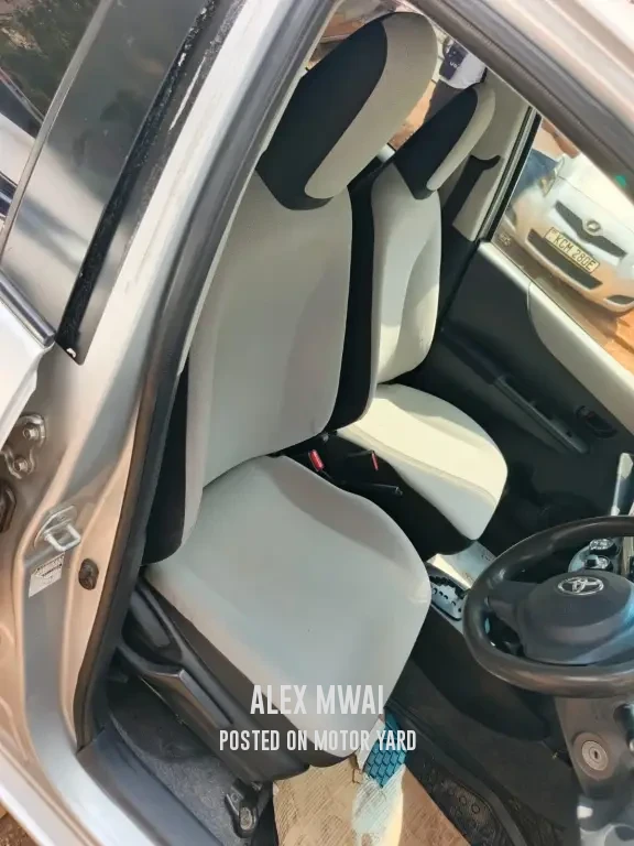 Toyota Vitz 2012 Silver