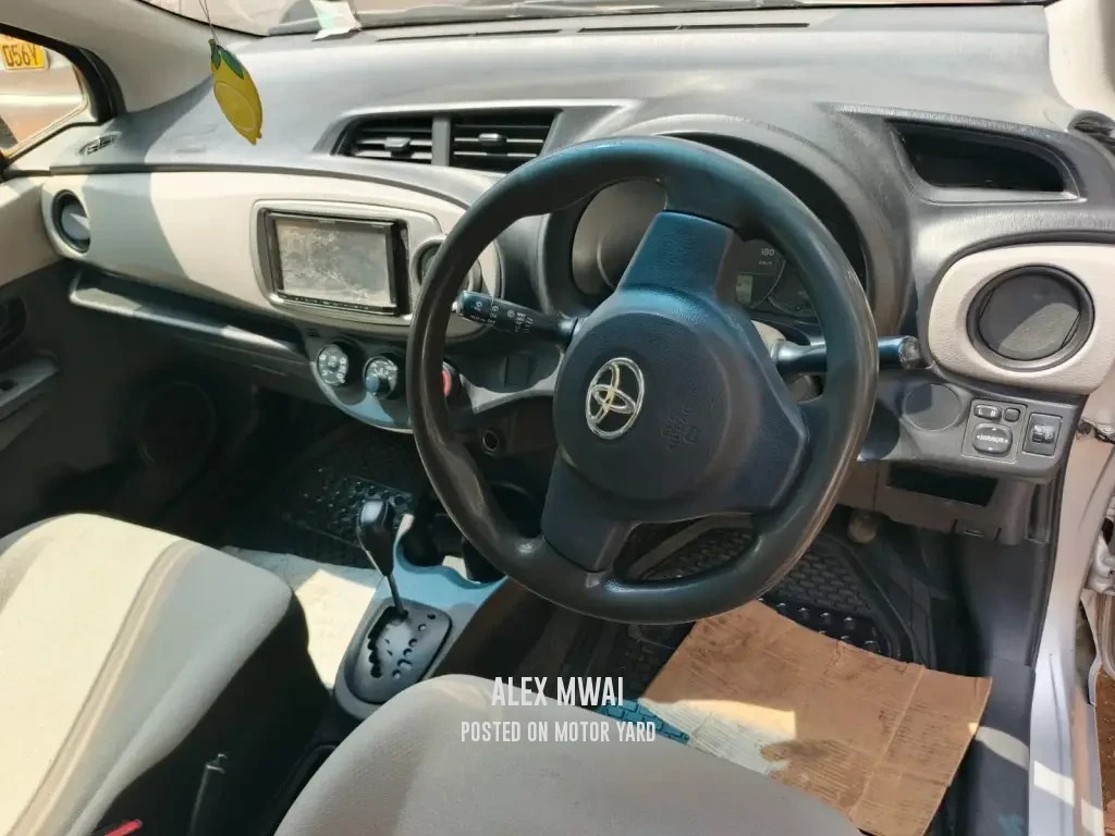 Toyota Vitz 2012 Silver