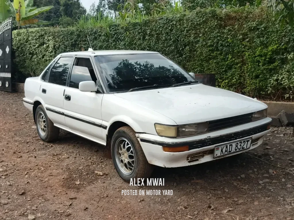 Toyota Corolla 2000 White