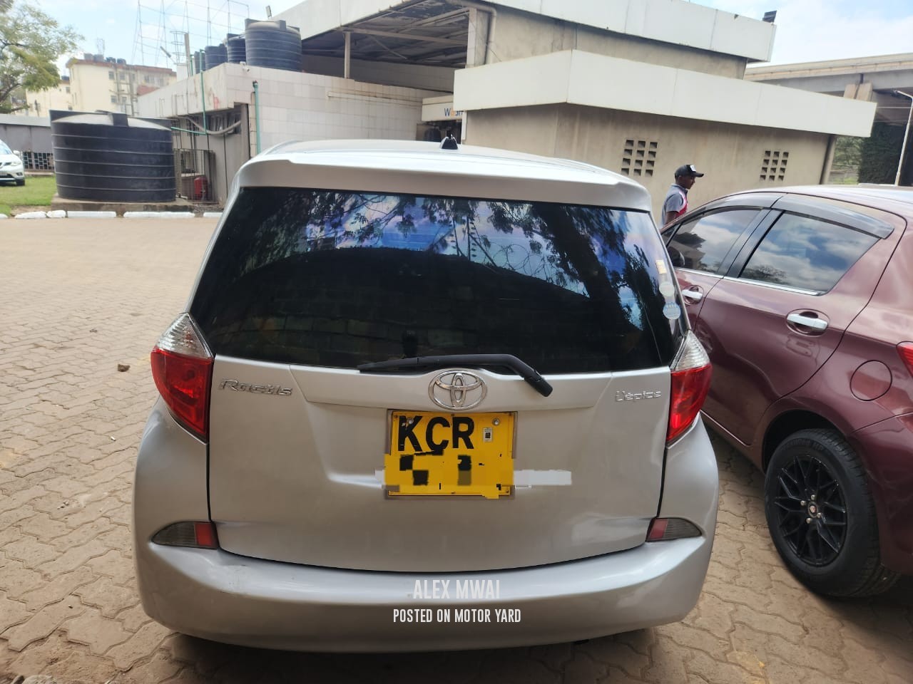 Toyota Ractis 2011 Silver