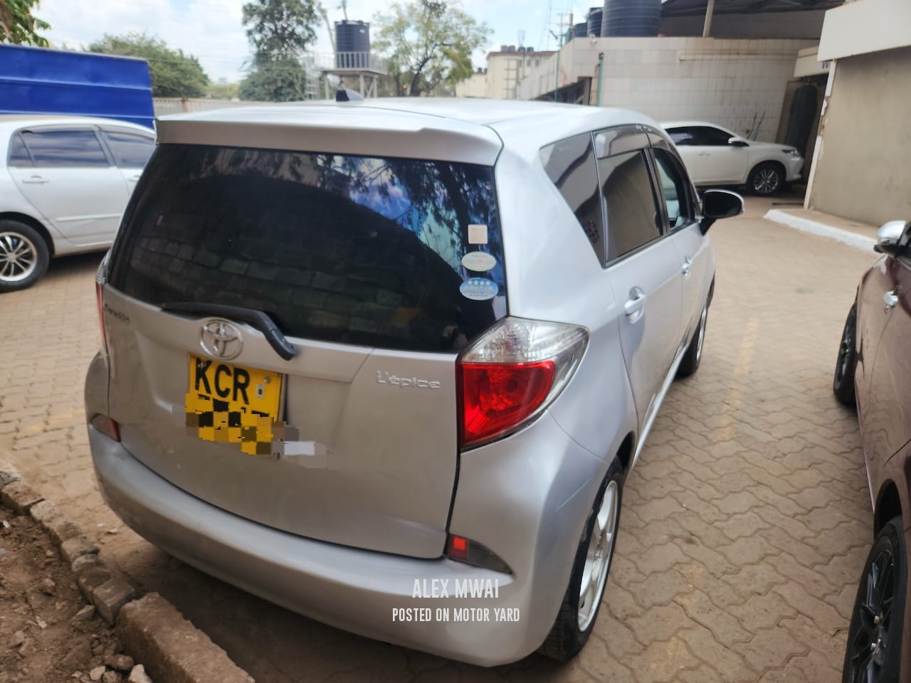 Toyota Ractis 2011 Silver