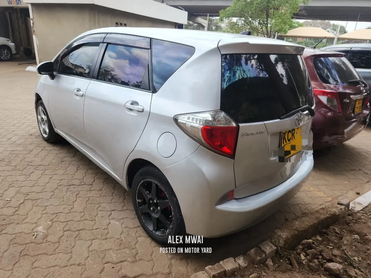 Toyota Ractis 2011 Silver