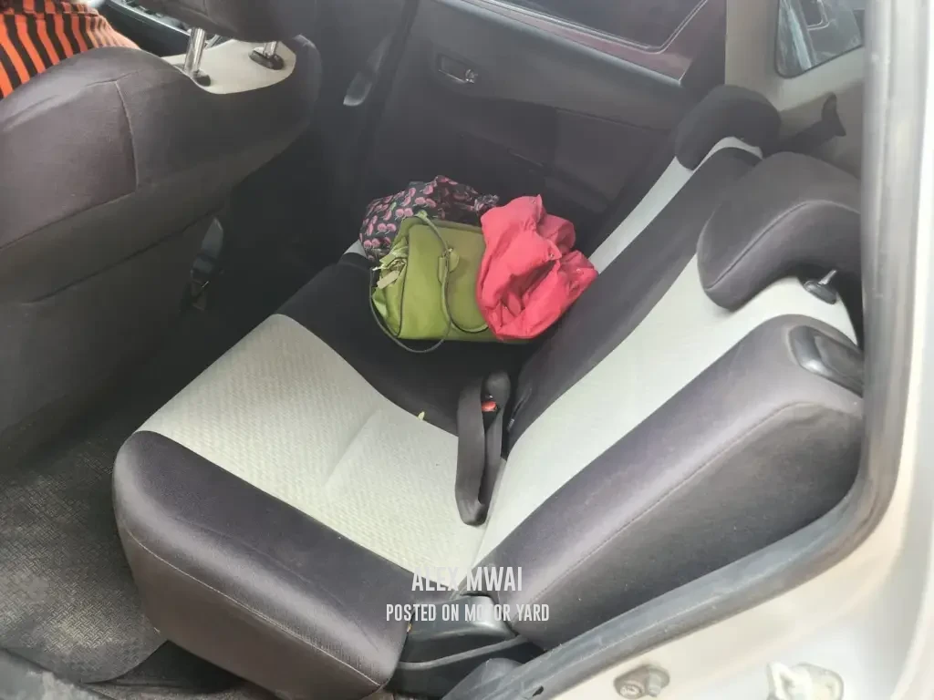 Toyota Ractis 2011 Silver