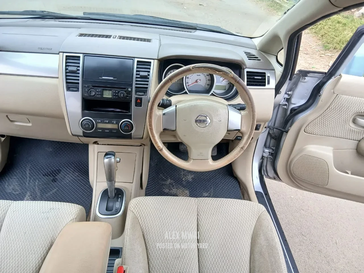 Nissan Tiida 2010 Silver