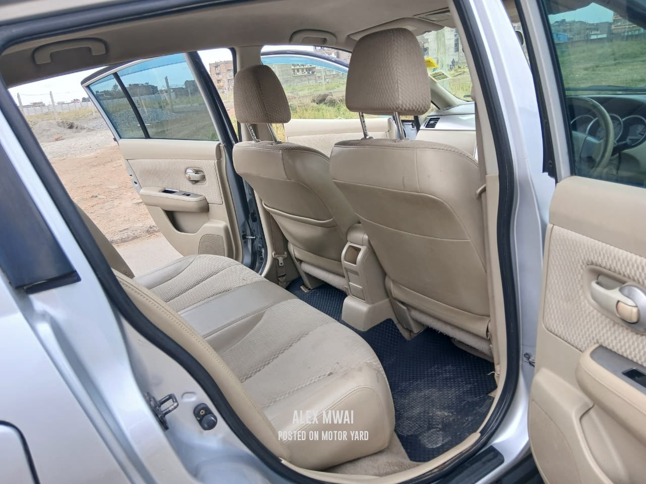 Nissan Tiida 2010 Silver