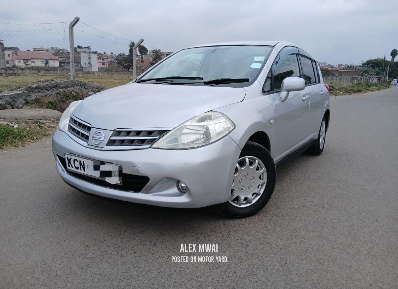 Nissan Tiida 2010 Silver
