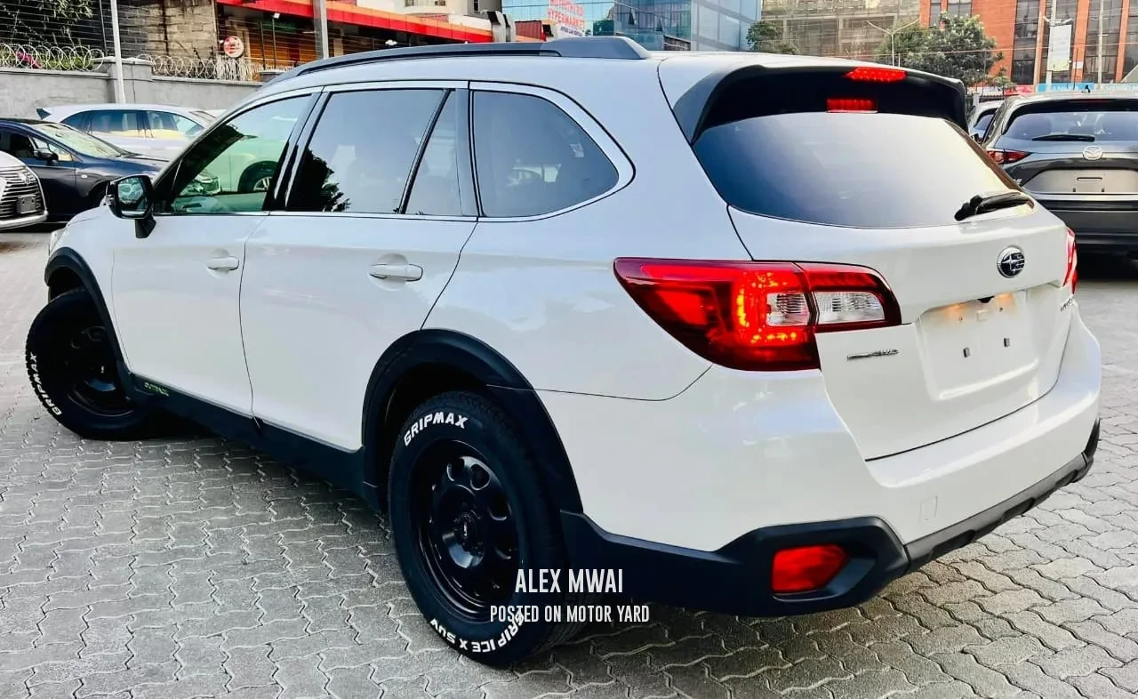 Subaru Outback 2017 White