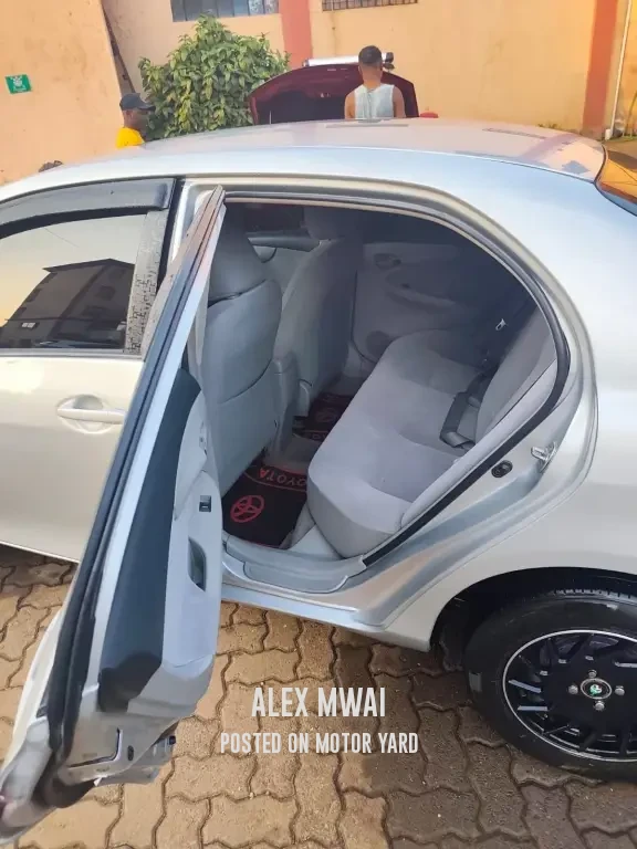 Toyota Axio 2011 Silver