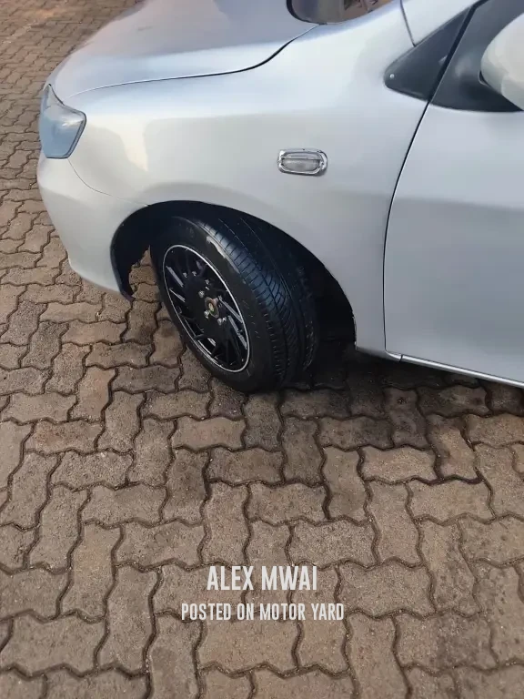 Toyota Axio 2011 Silver