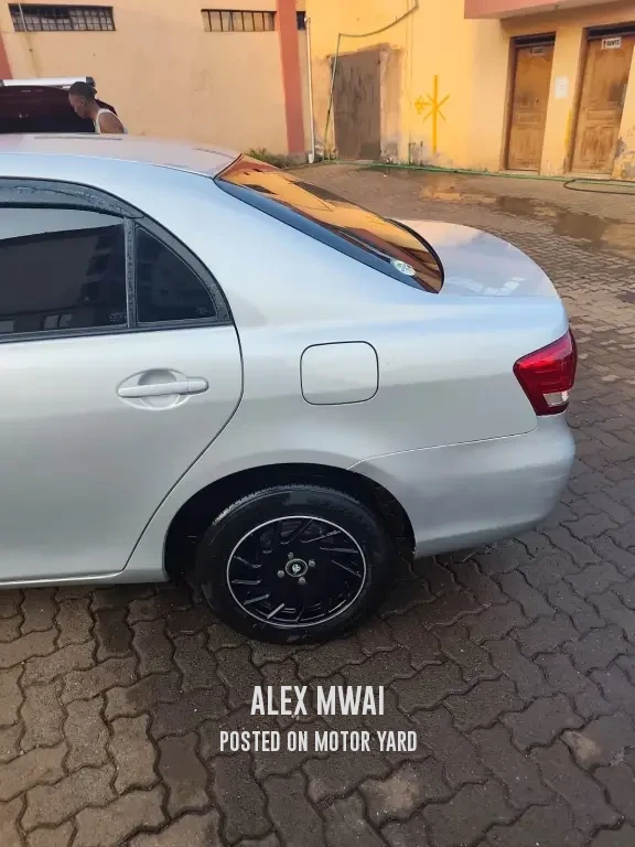 Toyota Axio 2011 Silver