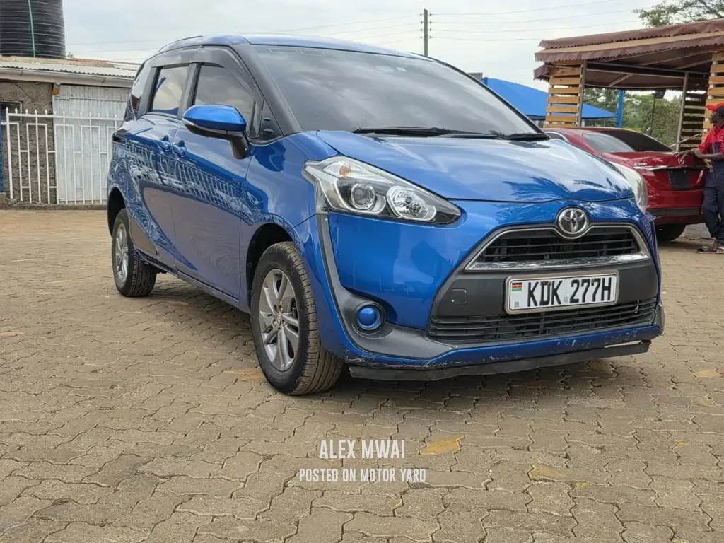 Toyota Sienta 2015 Blue