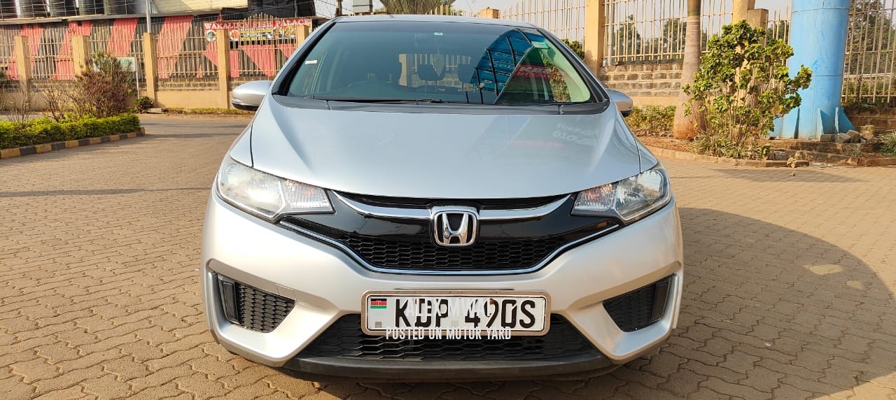 Honda Fit Hybrid 2017 Silver