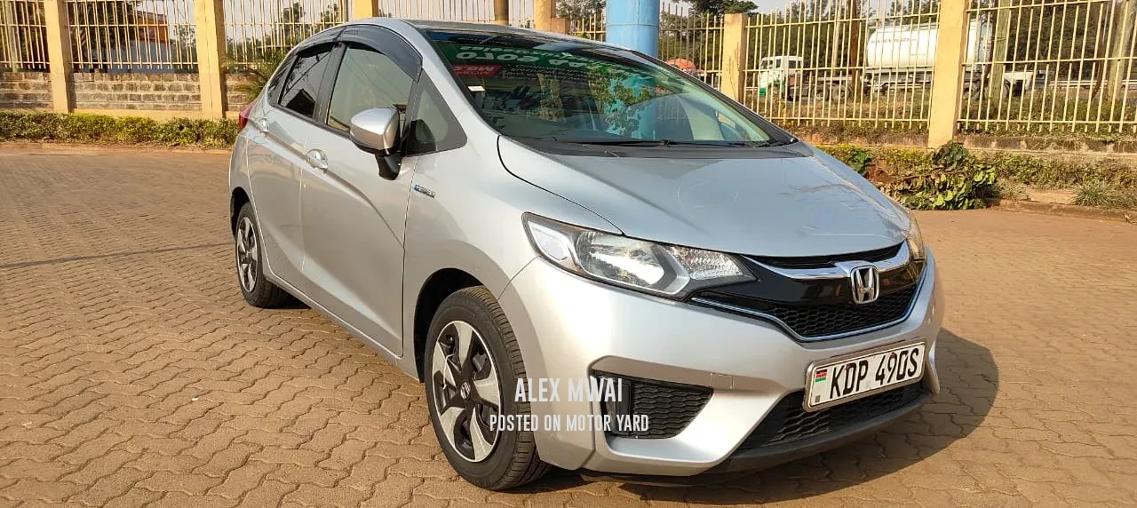 Honda Fit Hybrid 2017 Silver