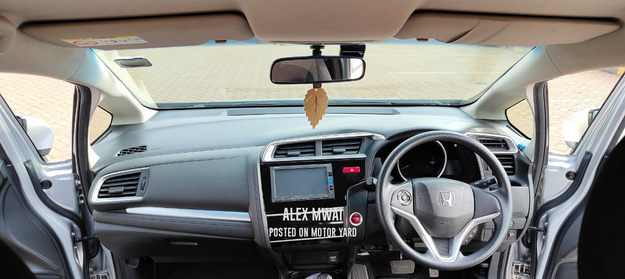 Honda Fit Hybrid 2017 Silver