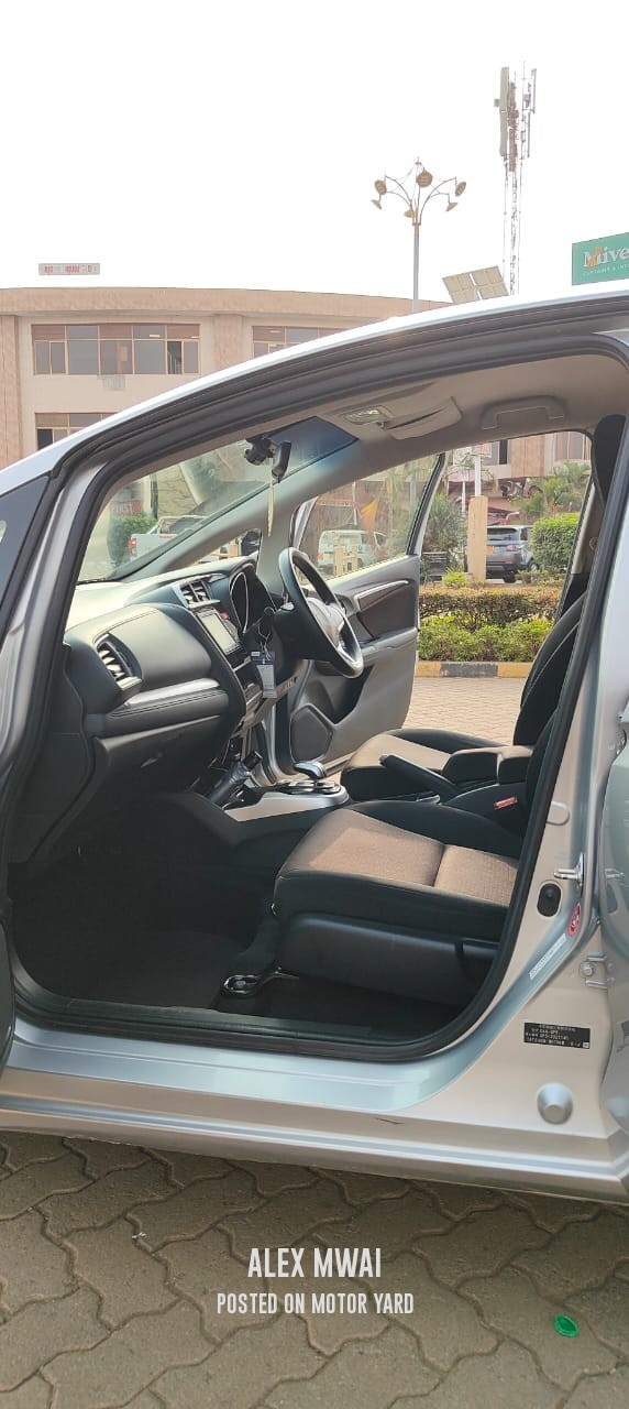 Honda Fit Hybrid 2017 Silver