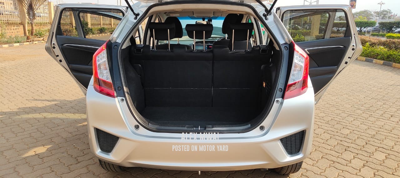 Honda Fit Hybrid 2017 Silver