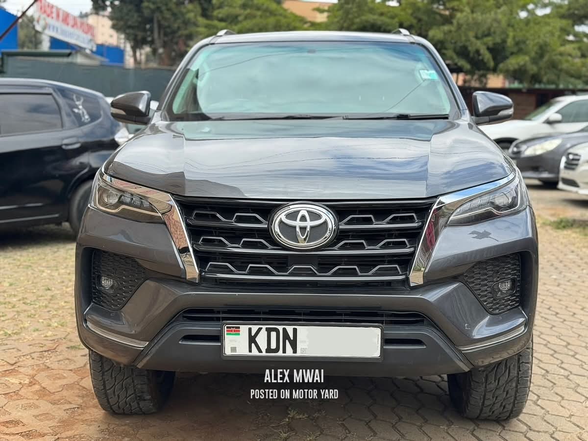 Toyota Fortuner 2016 Black