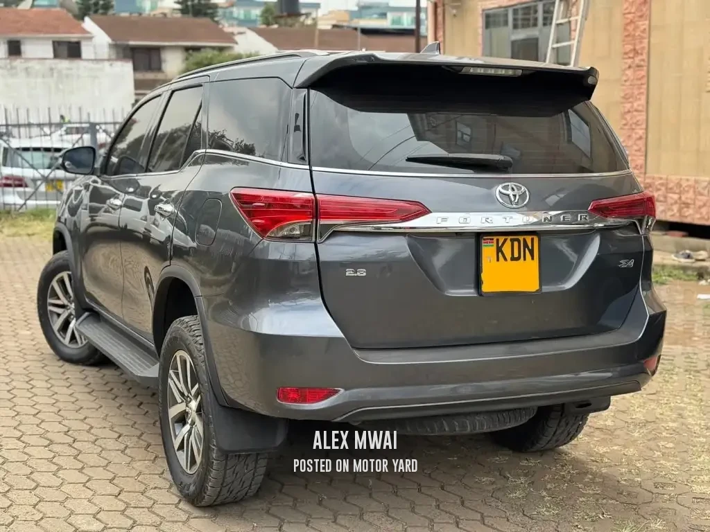 Toyota Fortuner 2016 Black