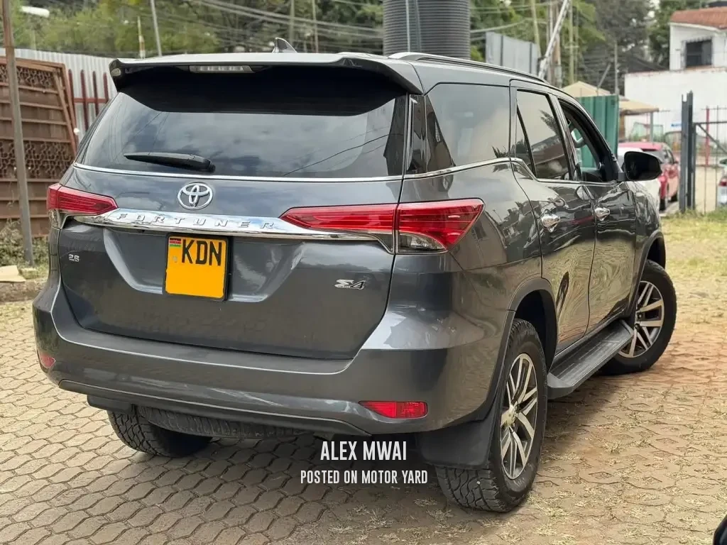 Toyota Fortuner 2016 Black