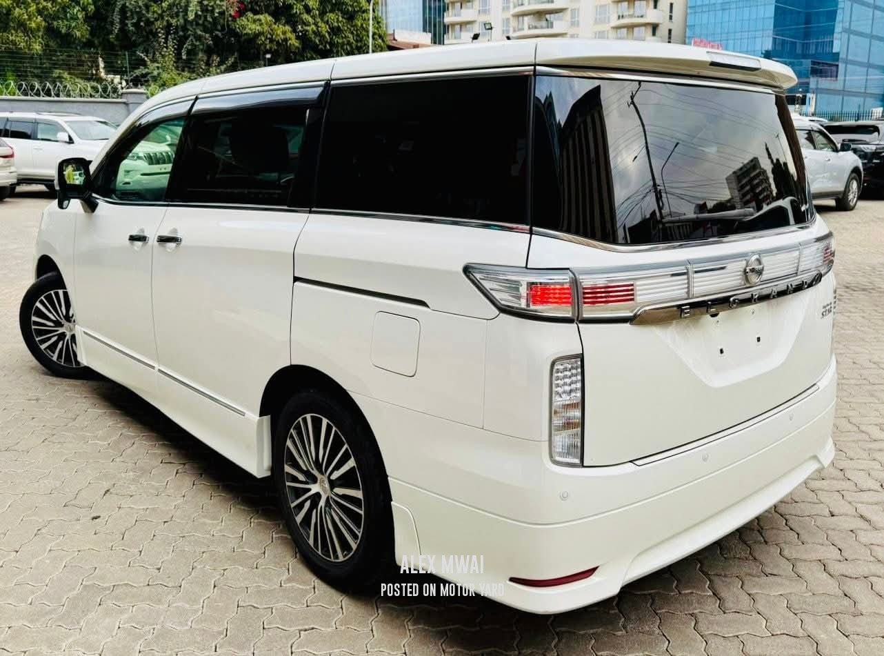 Nissan Elgrand 2018 White