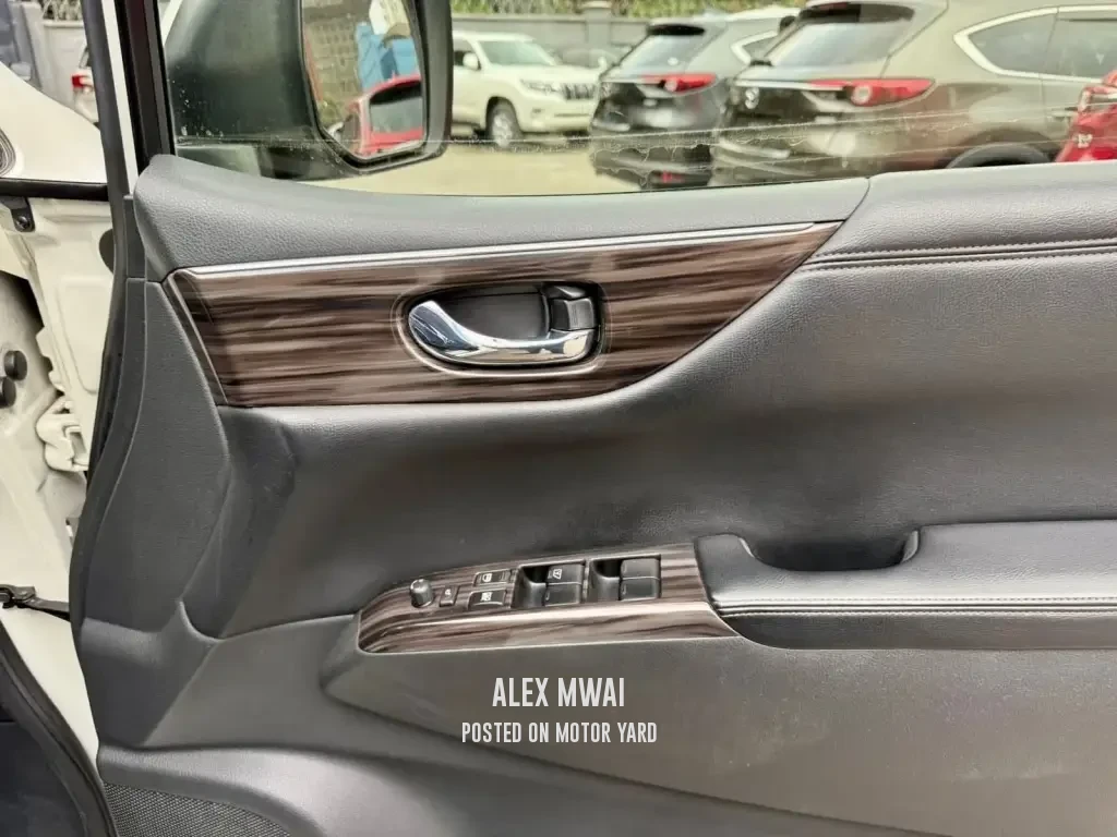 Nissan Elgrand 2018 White