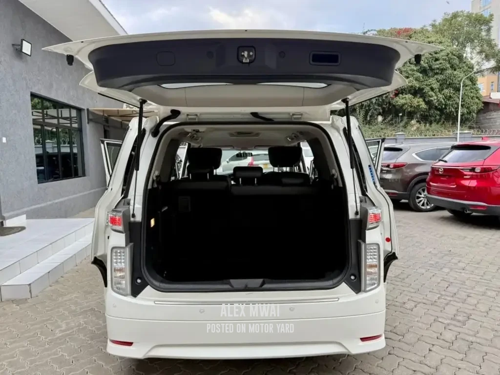 Nissan Elgrand 2018 White