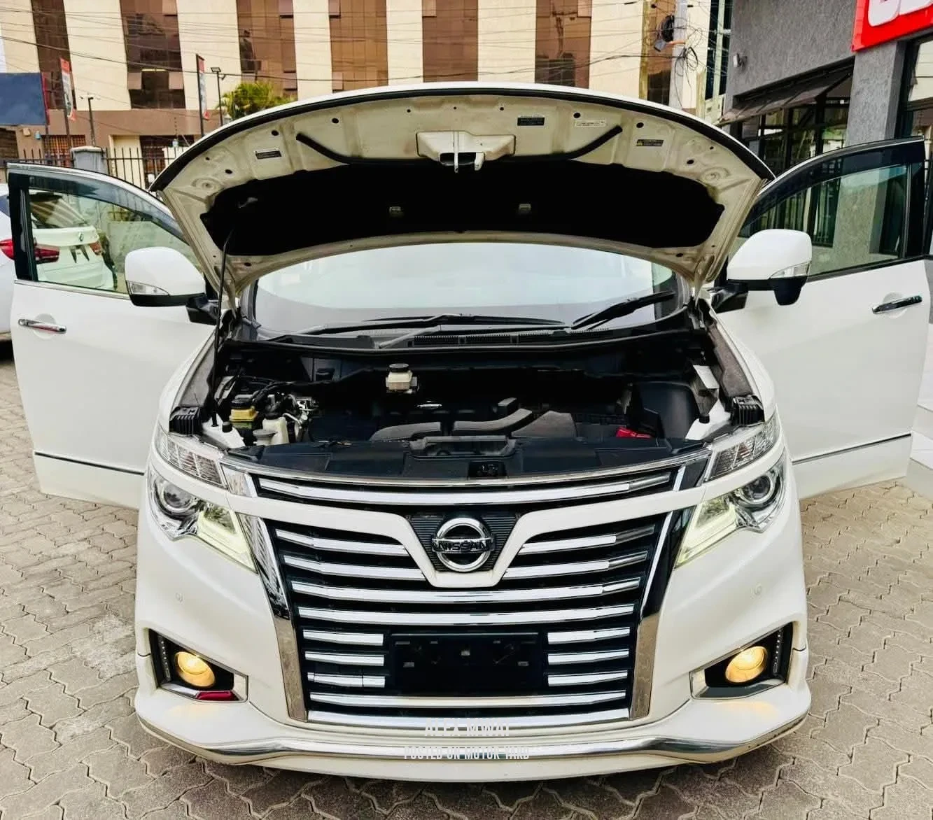 Nissan Elgrand 2018 White
