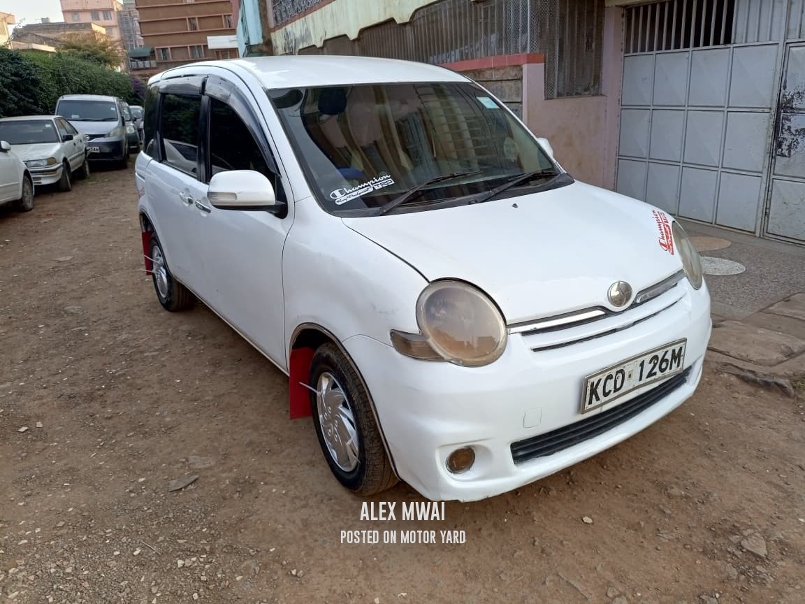 Toyota Sienta 2014 White